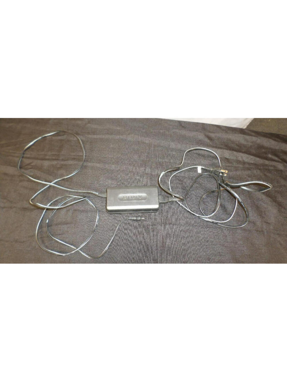 SONY AC POWER ADAPTER 18322505 IN 100-240V 50/60HZ 23W OUTPUT 8.4V 1.5A PLUG